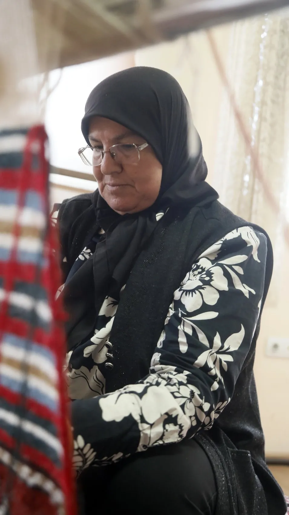 13 yaşında kendi evini inşa ettiren zanaatkar: Halı tezgahında geçen bir ömür