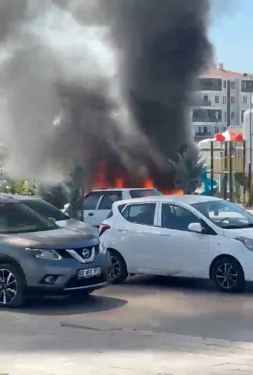 Aksaray'da hastane çıkışı korku dolu anlar: Otomobil bir anda alev topuna döndü
