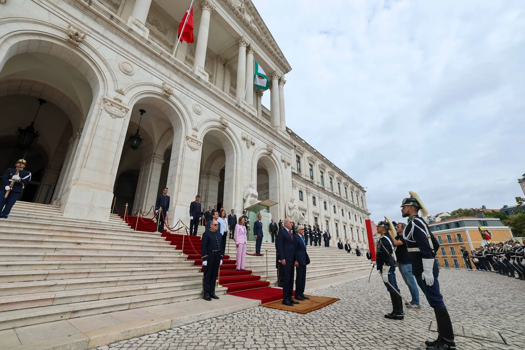 Lizbon'da Diplomatik Mesai: Numan Kurtulmuş Portekiz'de Resmi Törenle Karşılandı