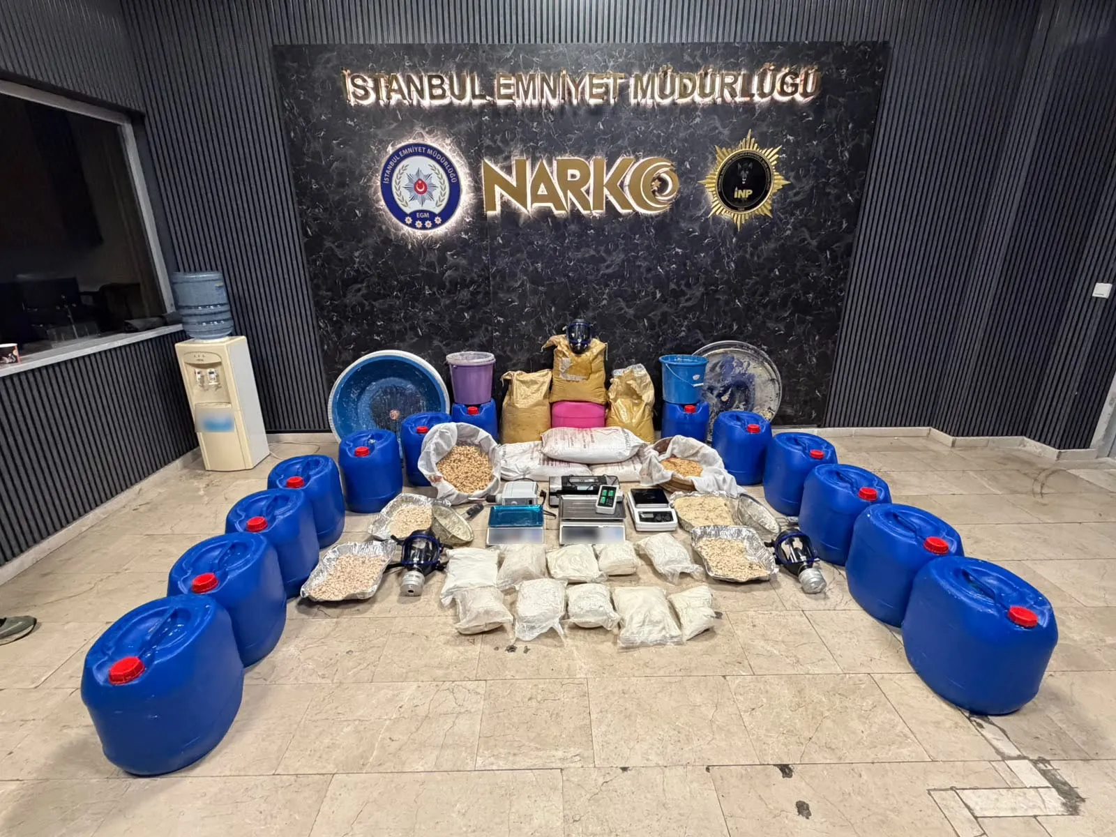 İstanbul'da 34 saatlik narkotik ablukası: Vale kılığında ticaret ve deterjan kokulu imalathaneler
