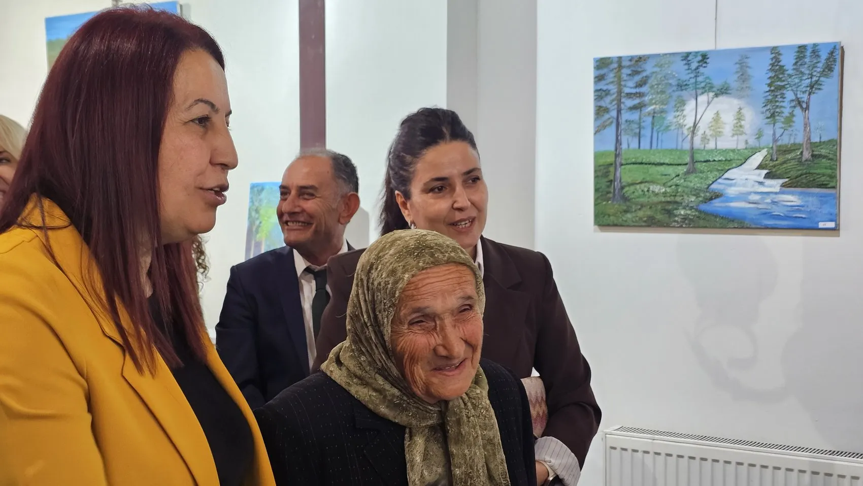 Televizyondaki Bob Ross ilham oldu: 81 yaşındaki Şahinde teyze sanatla yeniden doğdu