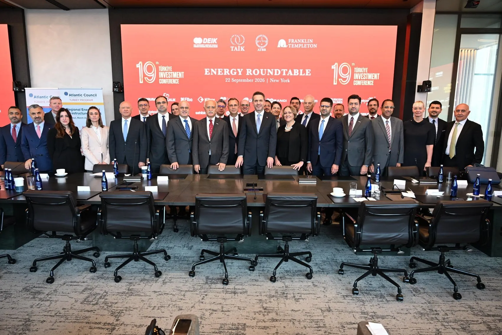 Enerji diplomasisinde New York zirvesi: Bakan Bayraktar küresel yatırımcılarla masaya oturdu