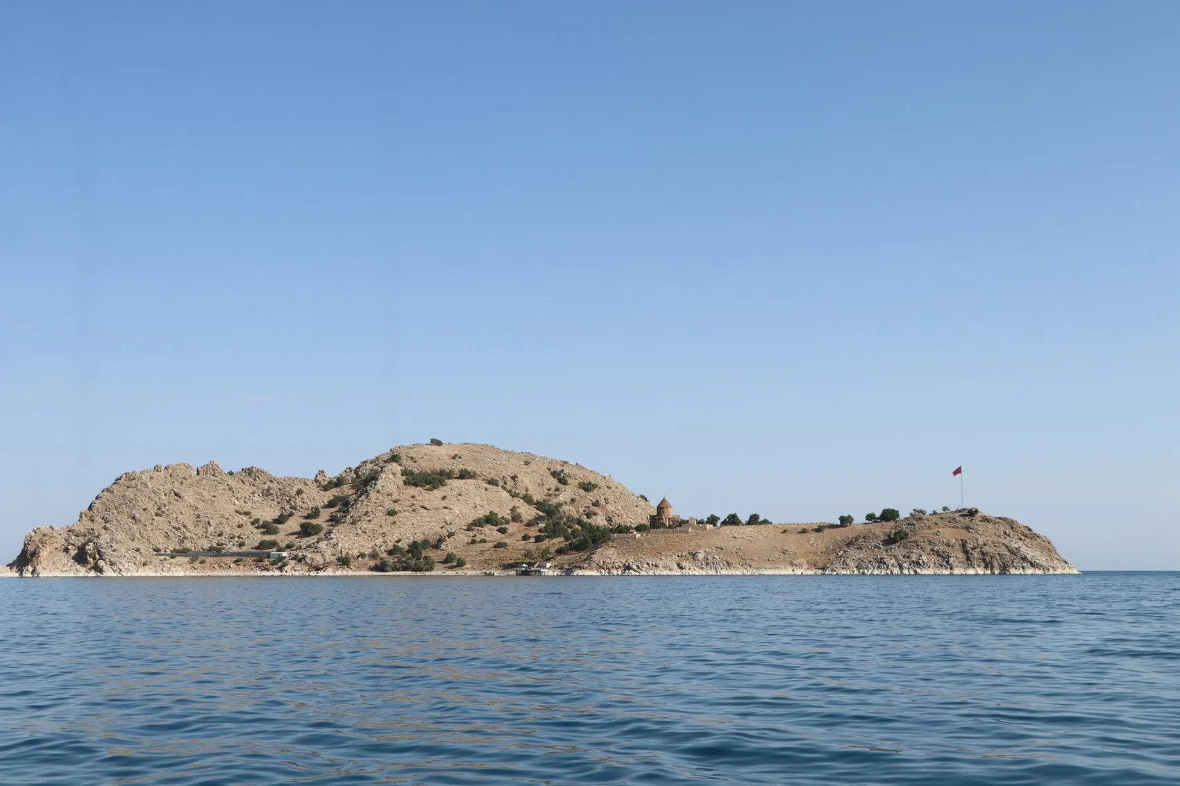 Van Gölü'nün kalbinde 14. kez yankılanan dualar: Akdamar'da tarihi buluşma