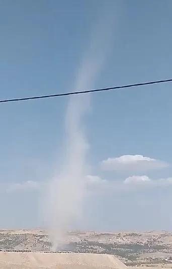 Mardin semalarında şaşkına çeviren doğa olayı: Boş arazide hortum paniği