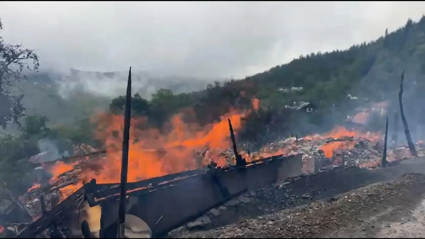 Kastamonu'da bir kıvılcım felakete dönüştü: 10 ev alevlere teslim oldu