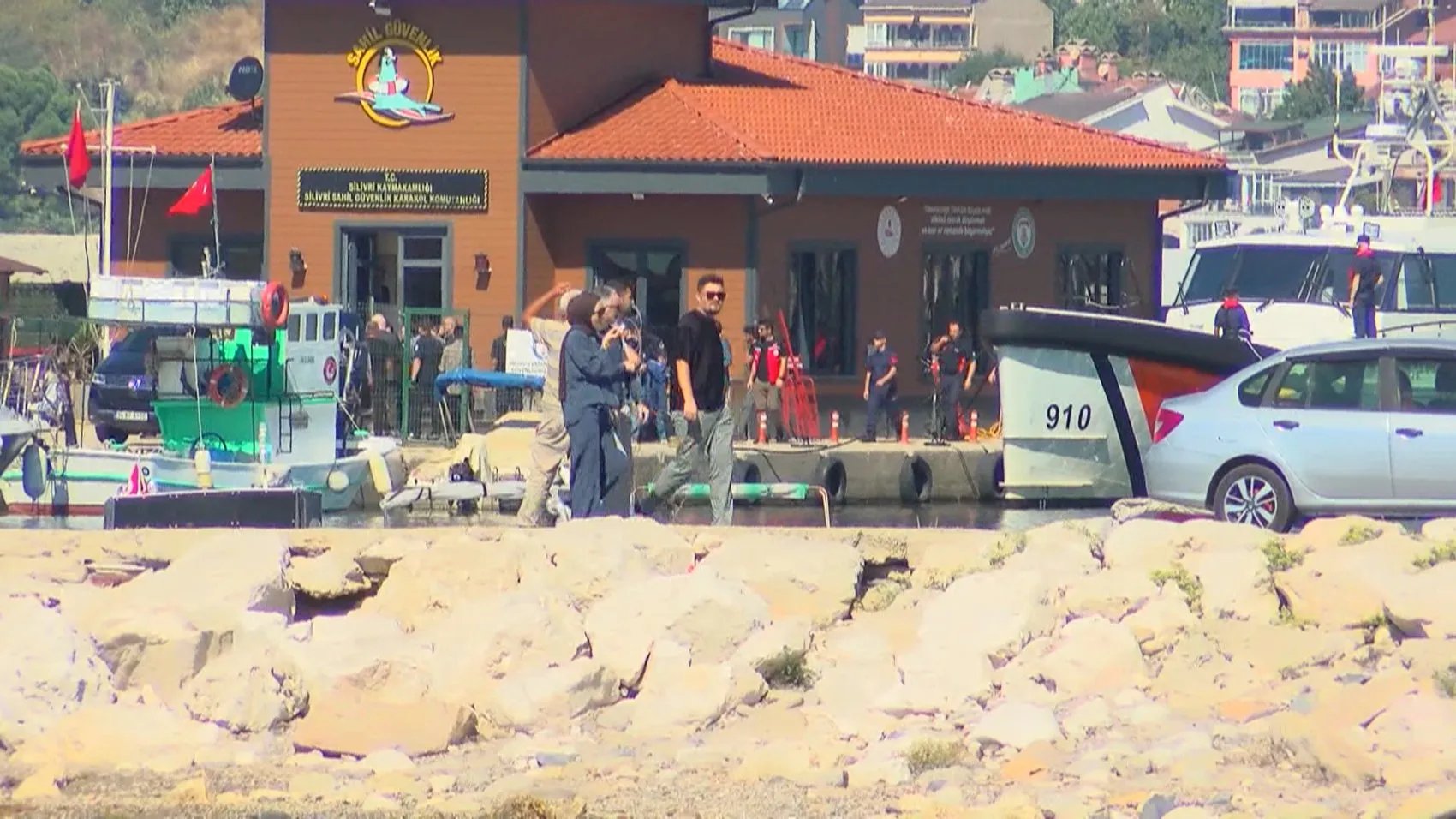 Kayıp denizcilerin aileleri umutla bekliyor: Vali Gül'den denizin ortasında kritik inceleme