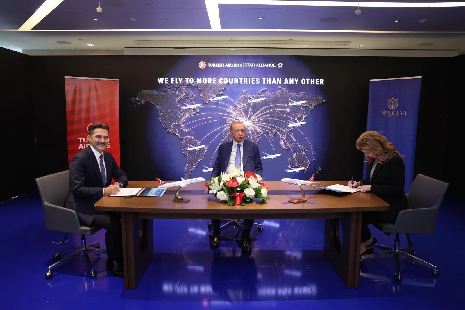 Türk Hava Yolları'ndan dev hamle: Boeing ile rekor kıran uçak anlaşması imzalandı