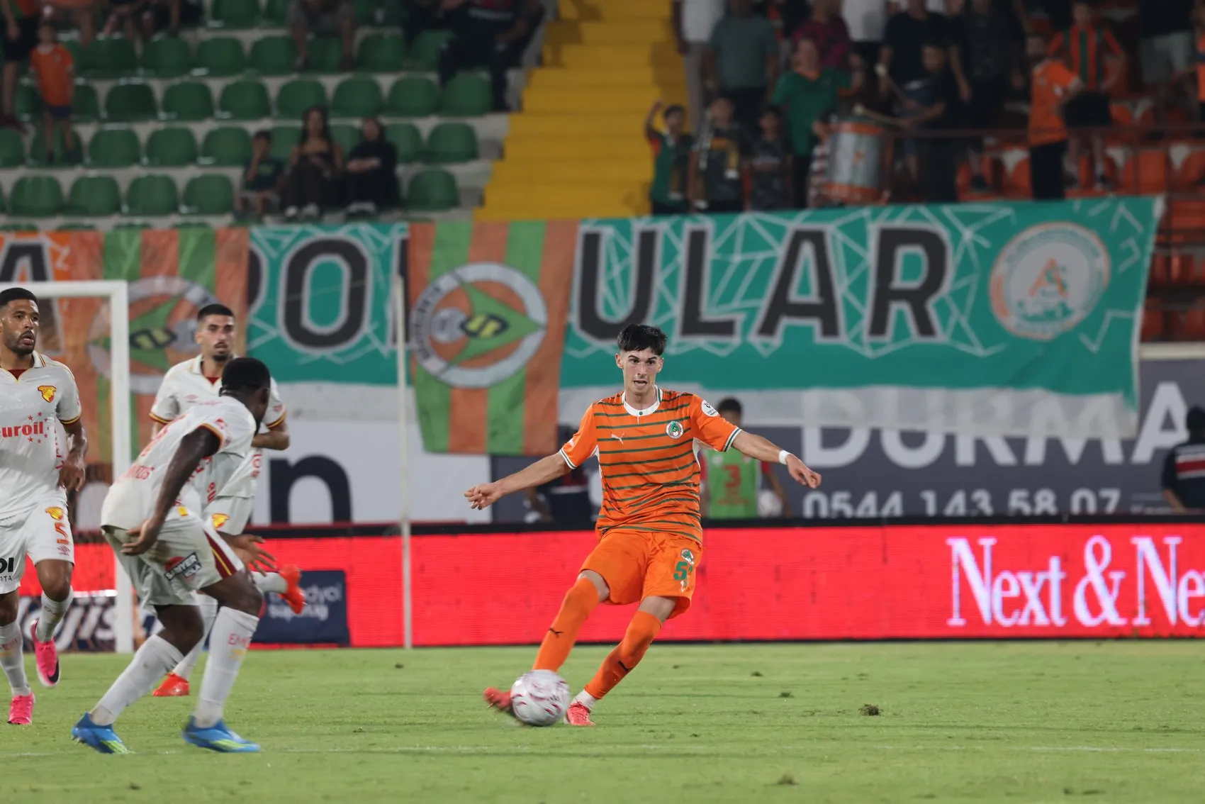 Alanya'da nefes kesen düello: Göztepe öne geçti, ev sahibi pes etmedi