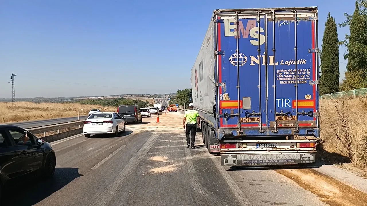 Bursa'da sabah trafiğinde kabus: Yola dökülen mazot 9 aracı birbirine kattı