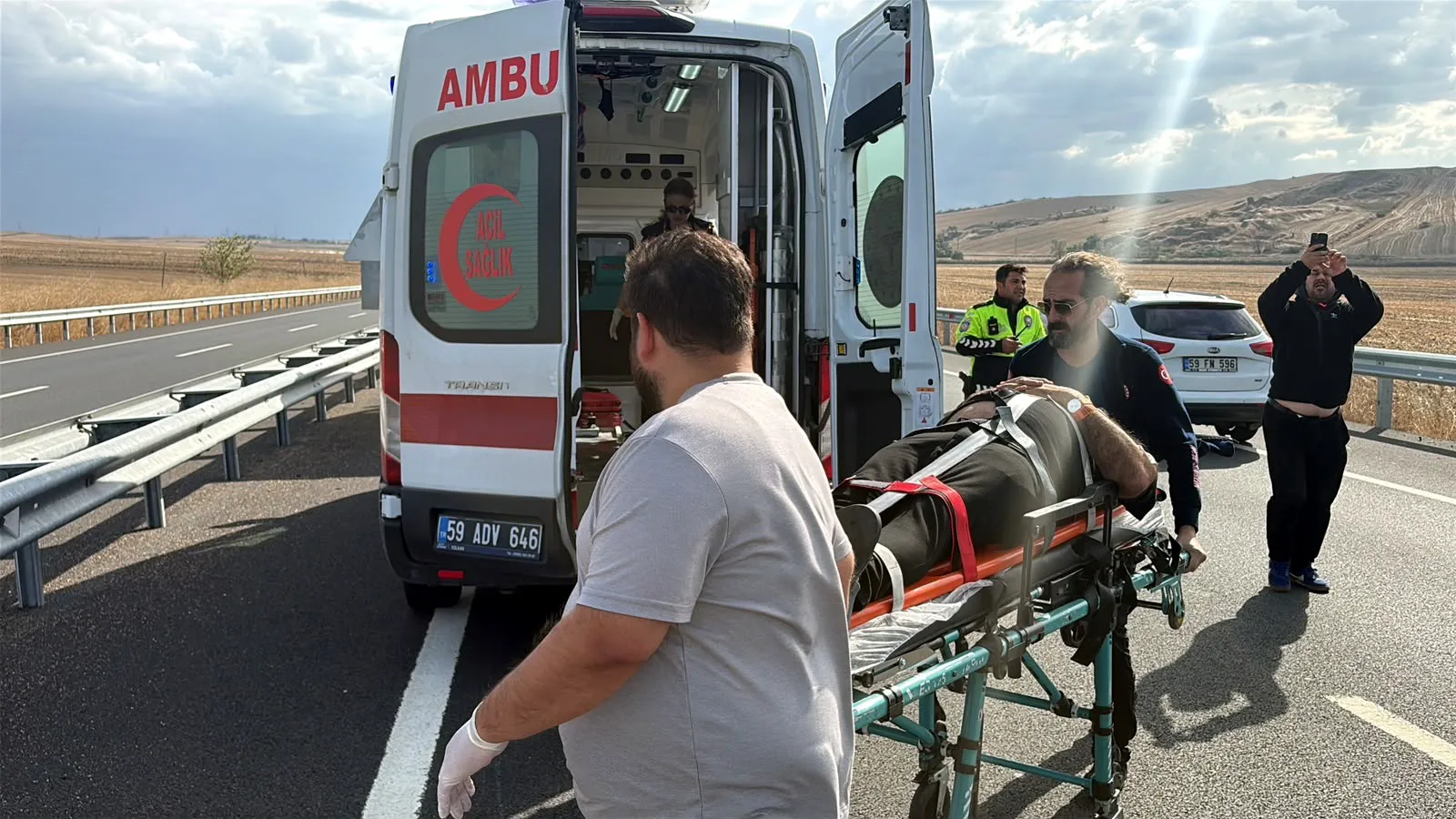 Çorlu çevre yolunda zincirleme kaza: Takla atan araçtan dört kişi yaralı çıktı