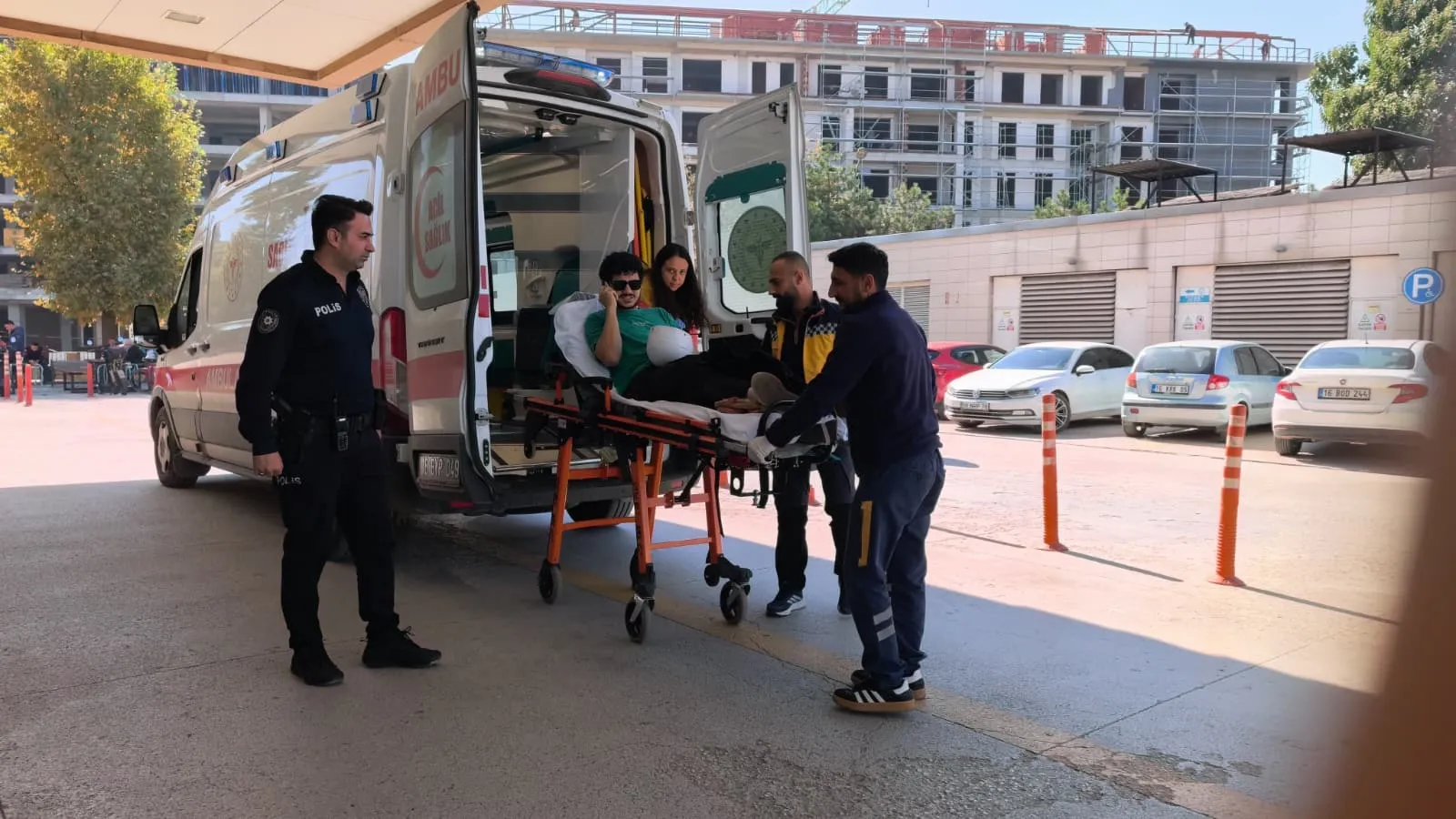 İnegöl'deki kazada şaşırtan detay: Sedyede bile tarzından ödün vermedi