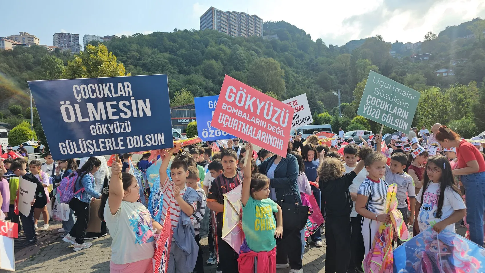 Zonguldak semalarında barış çağrısı: Uçurtmalar Filistinli çocuklar için havalandı