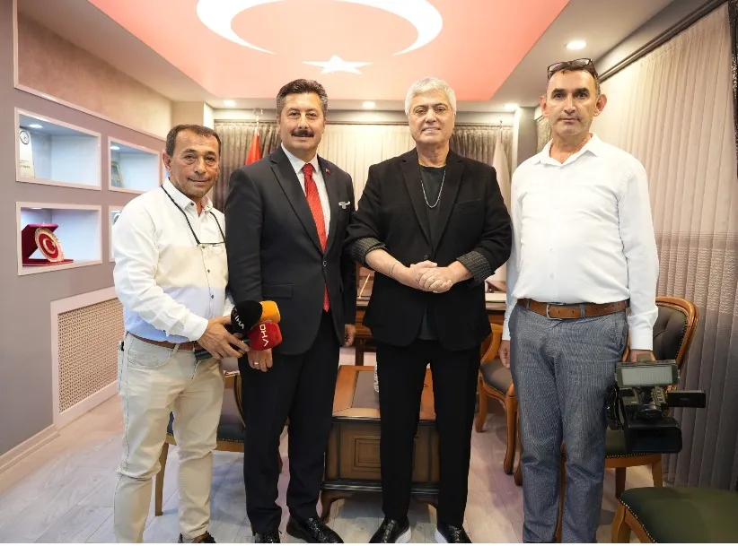 Yenişehir'de Cengiz Kurtoğlu rüzgarı: Sahneden inmesi iki saat sürdü