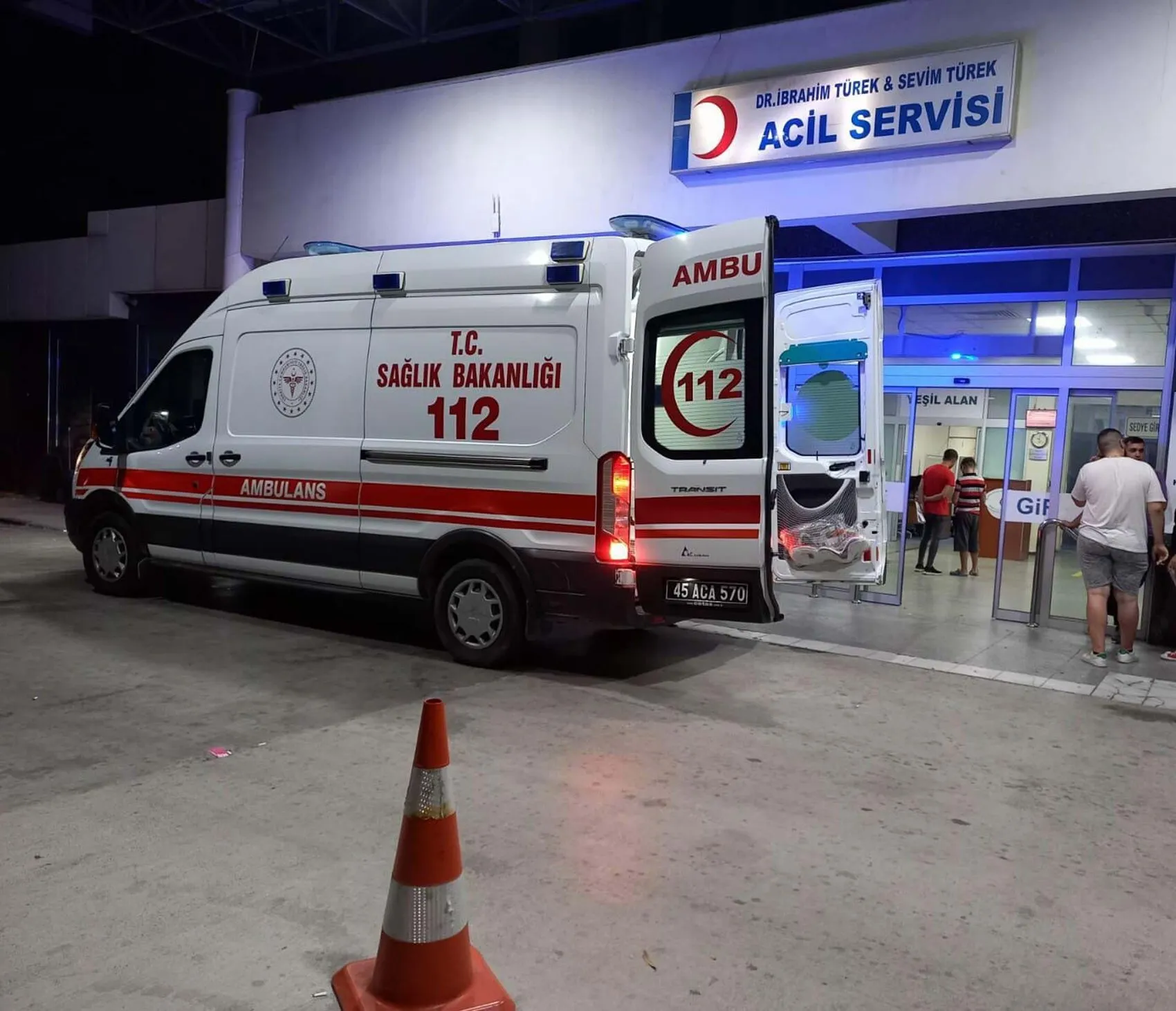 Manisa'da bisikletli gencin acı sonu: Park halindeki minibüse çarptı
