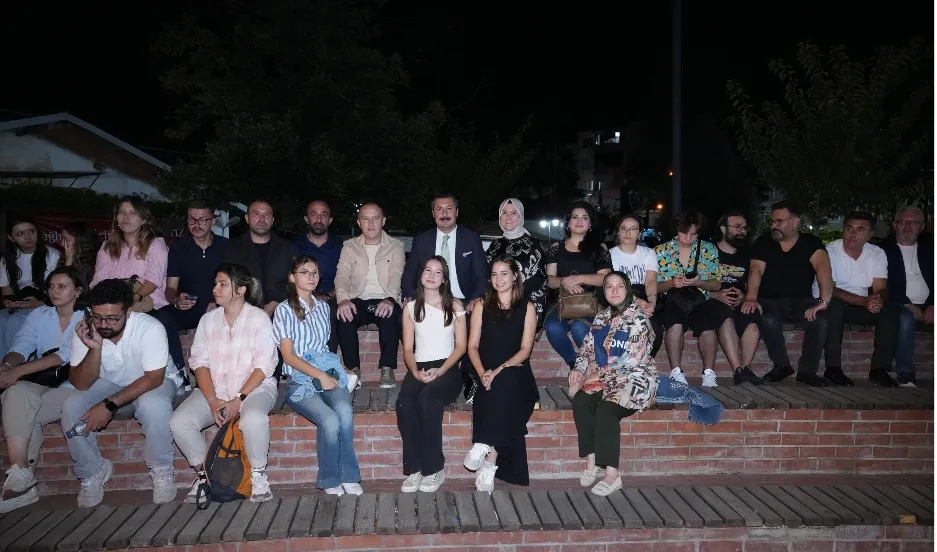 Yenişehir'de Altın Biber Rüzgarı: Manuş Baba ile Müzik Ziyafeti