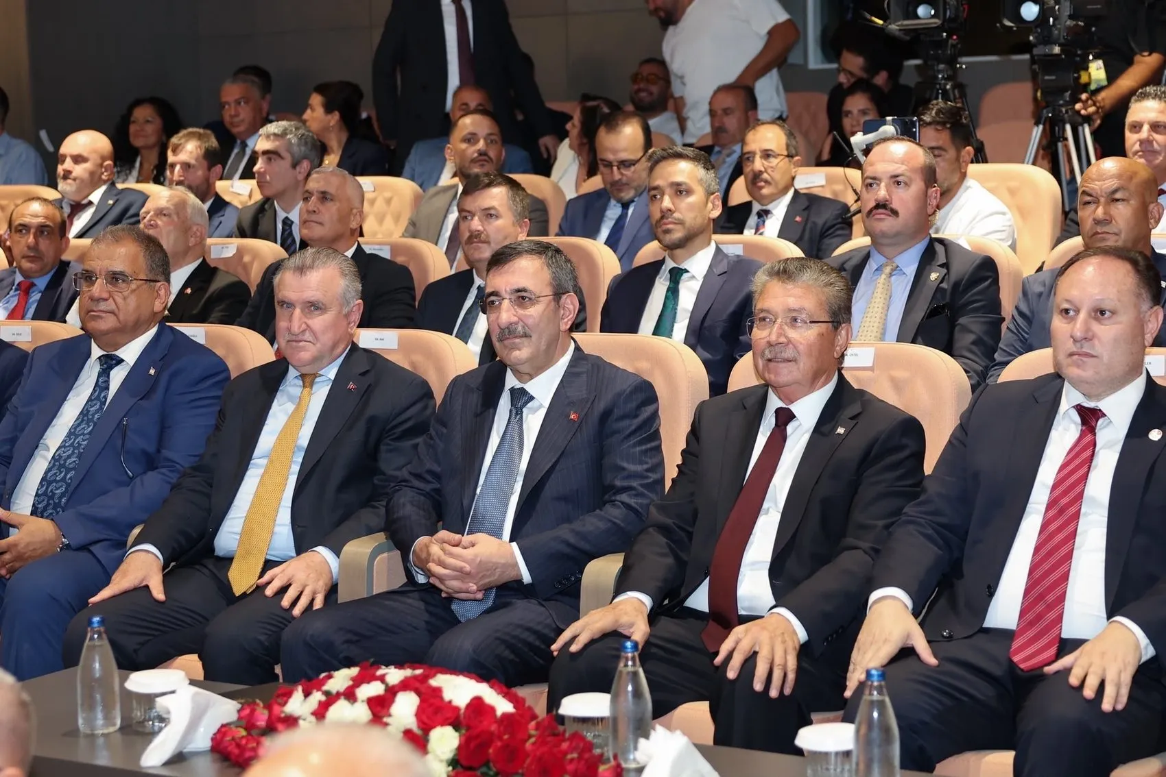 Kıbrıs Türk gençliğine dev spor yatırımı: Yeni stadyum için düğmeye basıldı