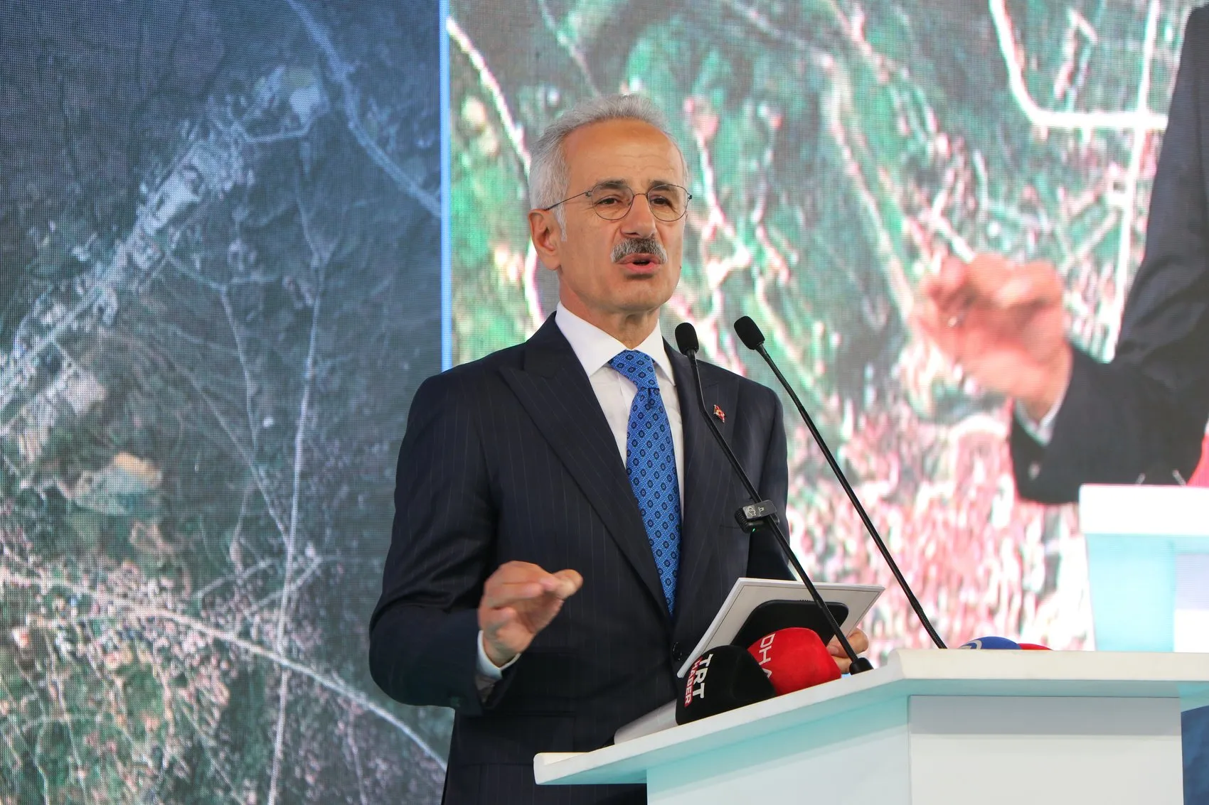 Samsun'da raylı sistem hamlesi: Bakan Uraloğlu'ndan muhalefete hızlı tren yanıtı
