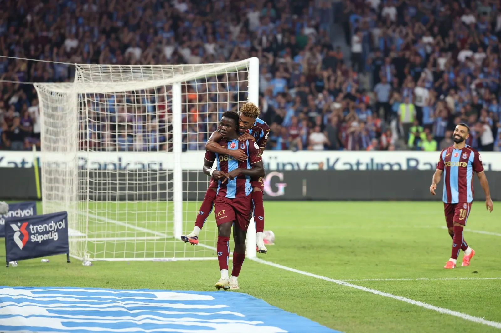 Fırtına sahada esti: Trabzonspor 32 yıllık hasreti bitirdi