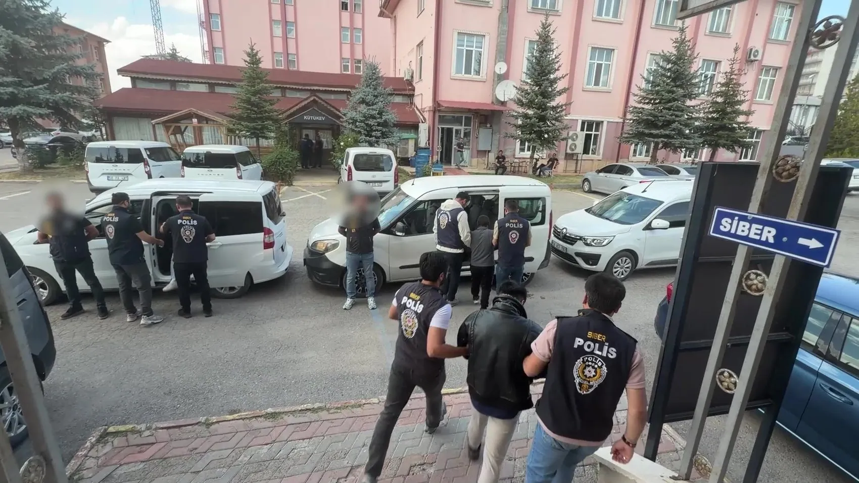 Sivas merkezli bahis ağında 72 milyon liralık vurgun: Üç kişi cezaevine gönderildi