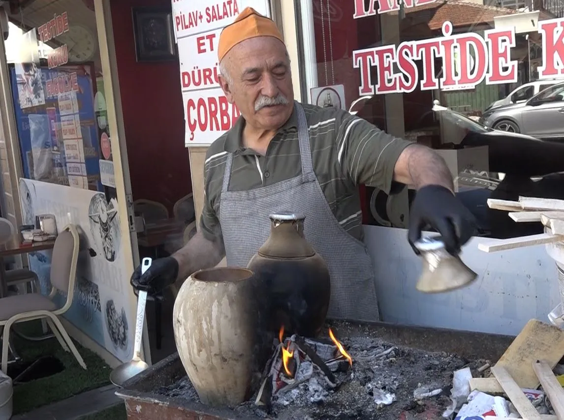 Altı on yılı deviren bir lezzet serüveni: 73 yaşındaki usta geleneği odun ateşinde yaşatıyor