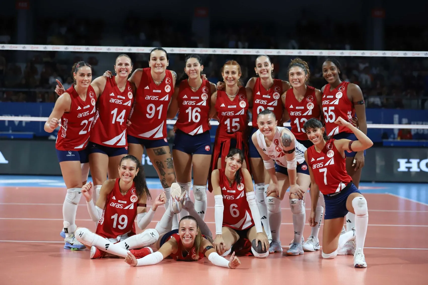 Ege'nin Sultanları Kupa Voley'de Çeyrek Final İçin Parkeye İniyor