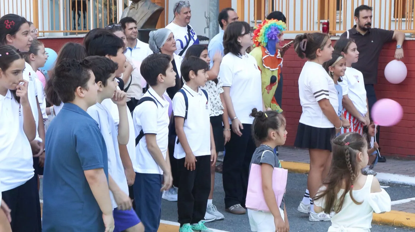İstanbul'da okul zili bu kez minikler için çaldı: Milyonlarca öğrenci için yeni dönem heyecanı başladı