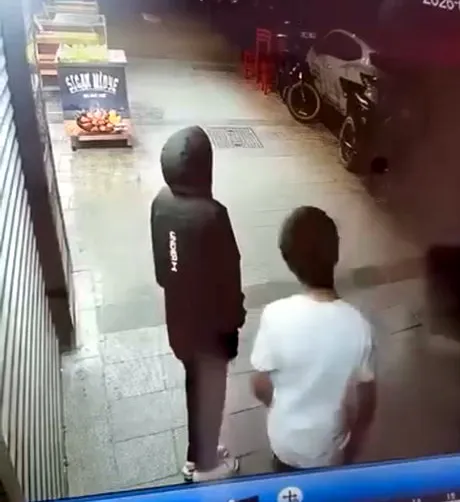 Avcılar'da güvenlik kameralarına yansıyan iki ayrı hırsızlık vakası