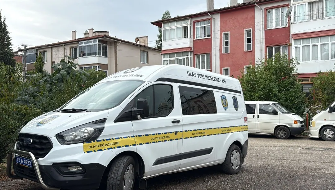 Karabük'te korku dolu anlar: Üçüncü kattan düşen genç yaşam mücadelesi veriyor