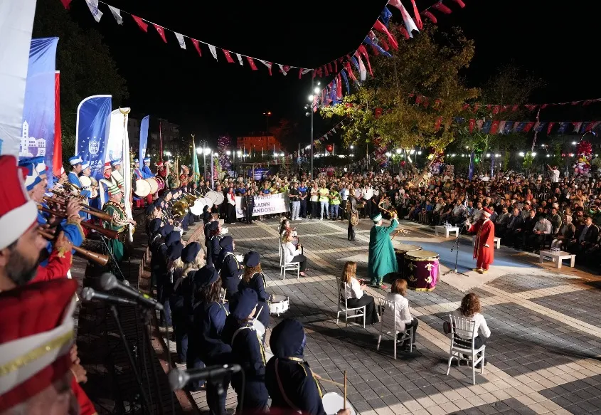 Yenişehir'de dev buluşma: 88 kişilik dev kadro sahnede tarih yazdı