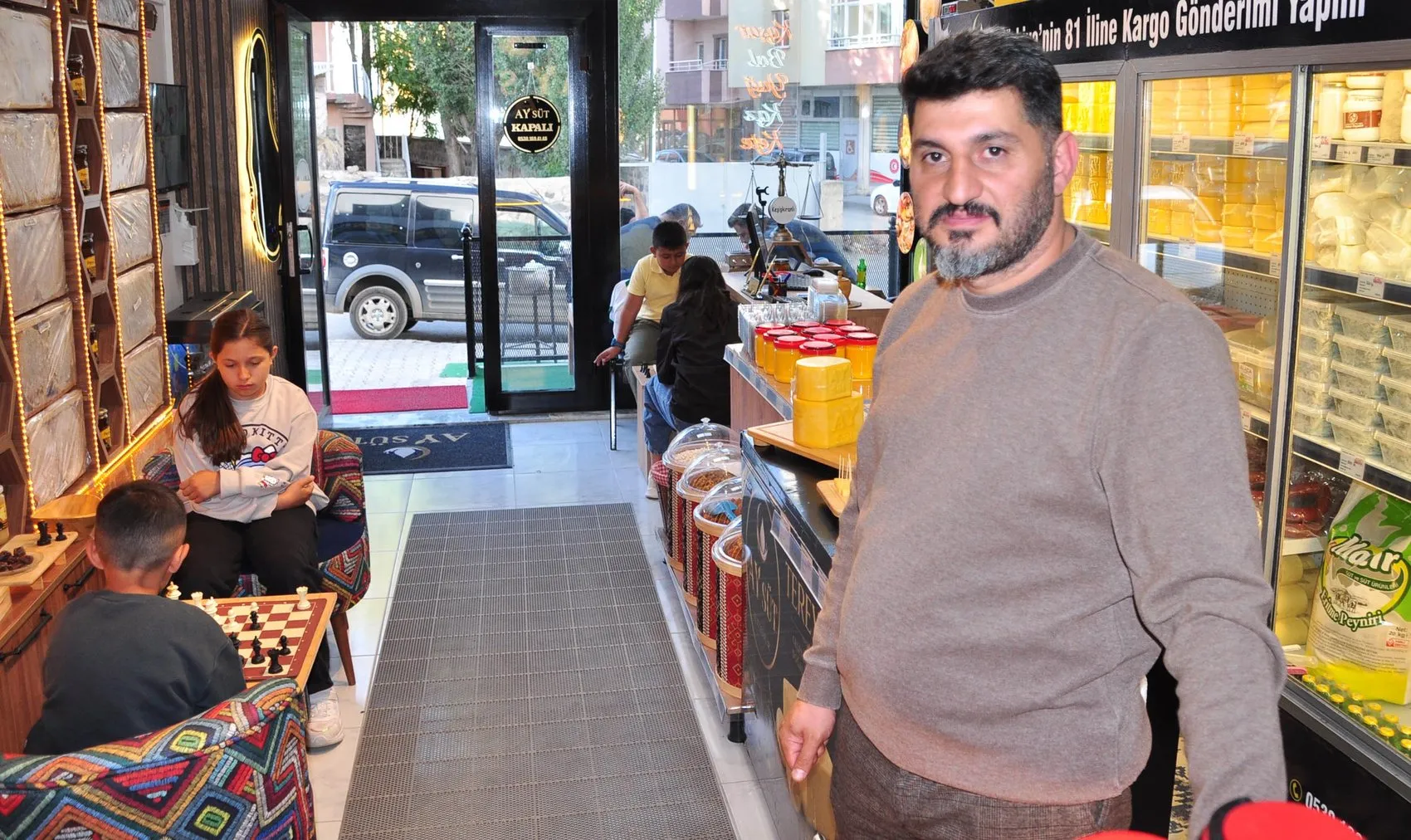 Peynir kokuları arasında şah-mat heyecanı: Karslı esnaftan sıra dışı turnuva