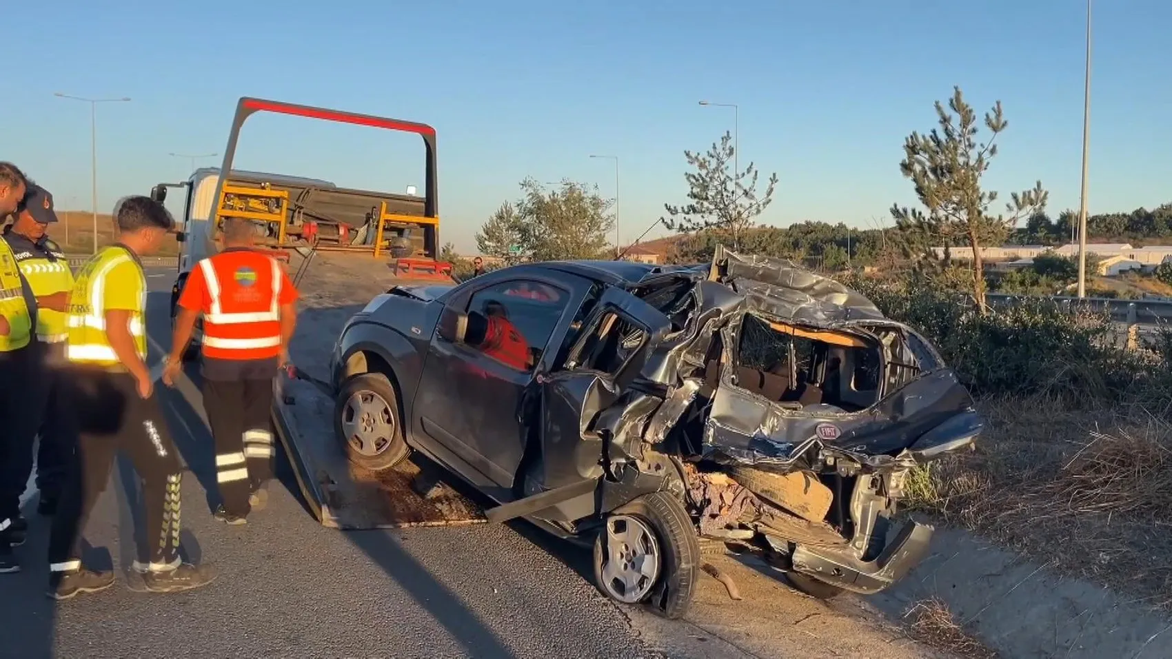 Kuzey Marmara Otoyolu'nda sabah saatlerinde dehşet anları: TIR hafif ticari aracı biçti