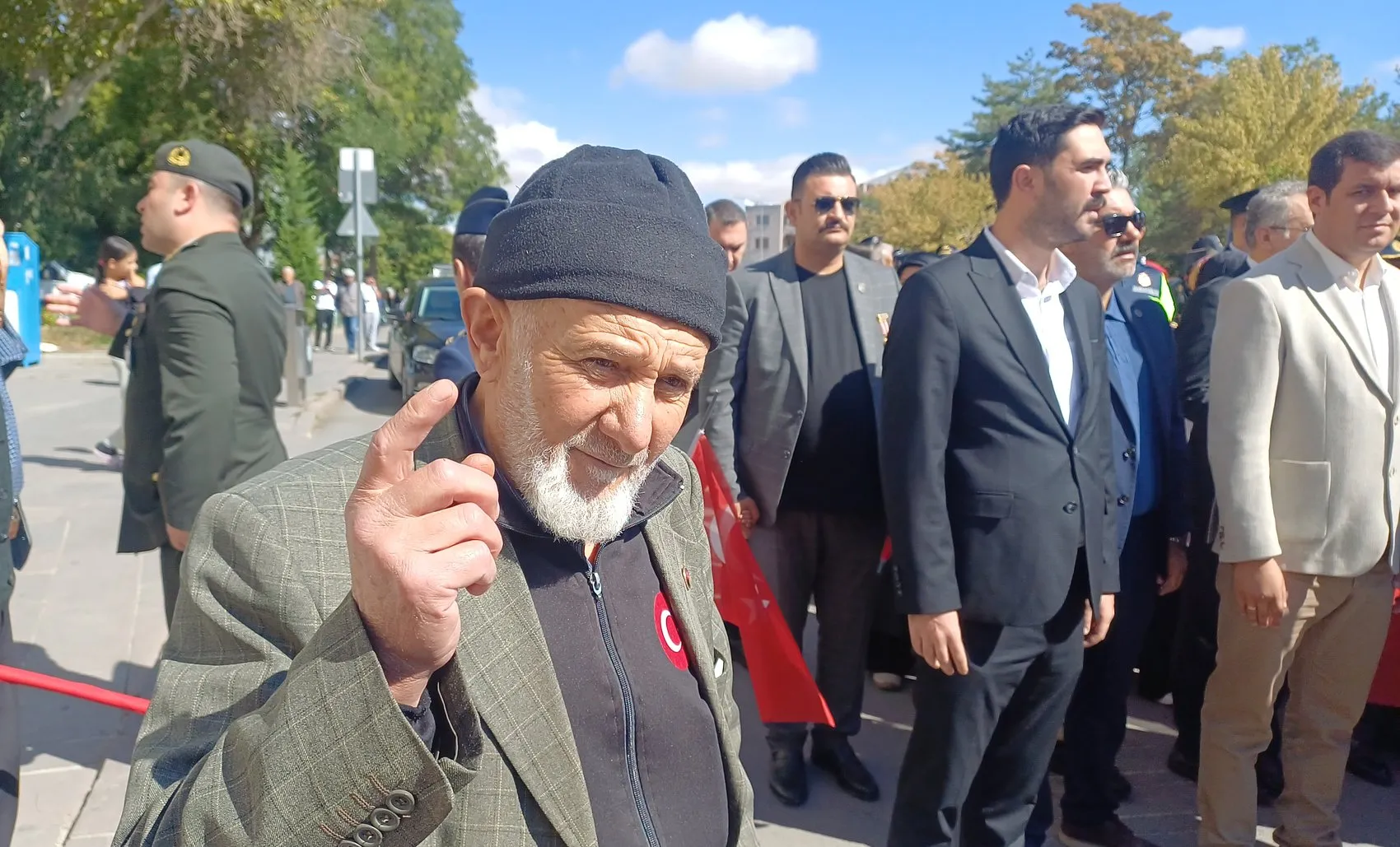 Aksaray sokaklarında yankılanan o ses: Atatürk'ün hatırasını 76 yaşında yaşatıyor