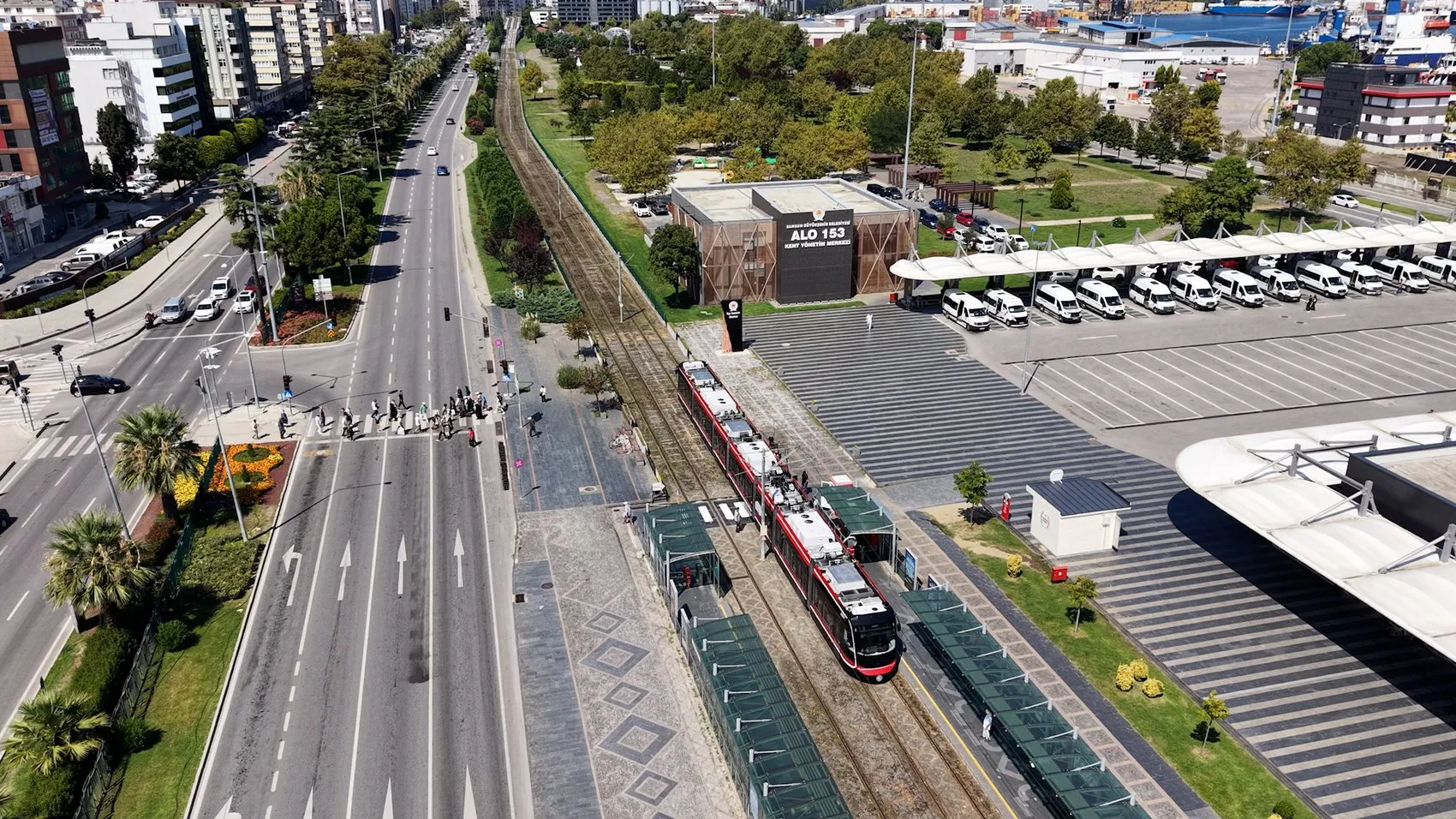 Samsun raylı sisteminde yerli devrim: Kırmızı-beyaz tramvaylar şehre güç katıyor