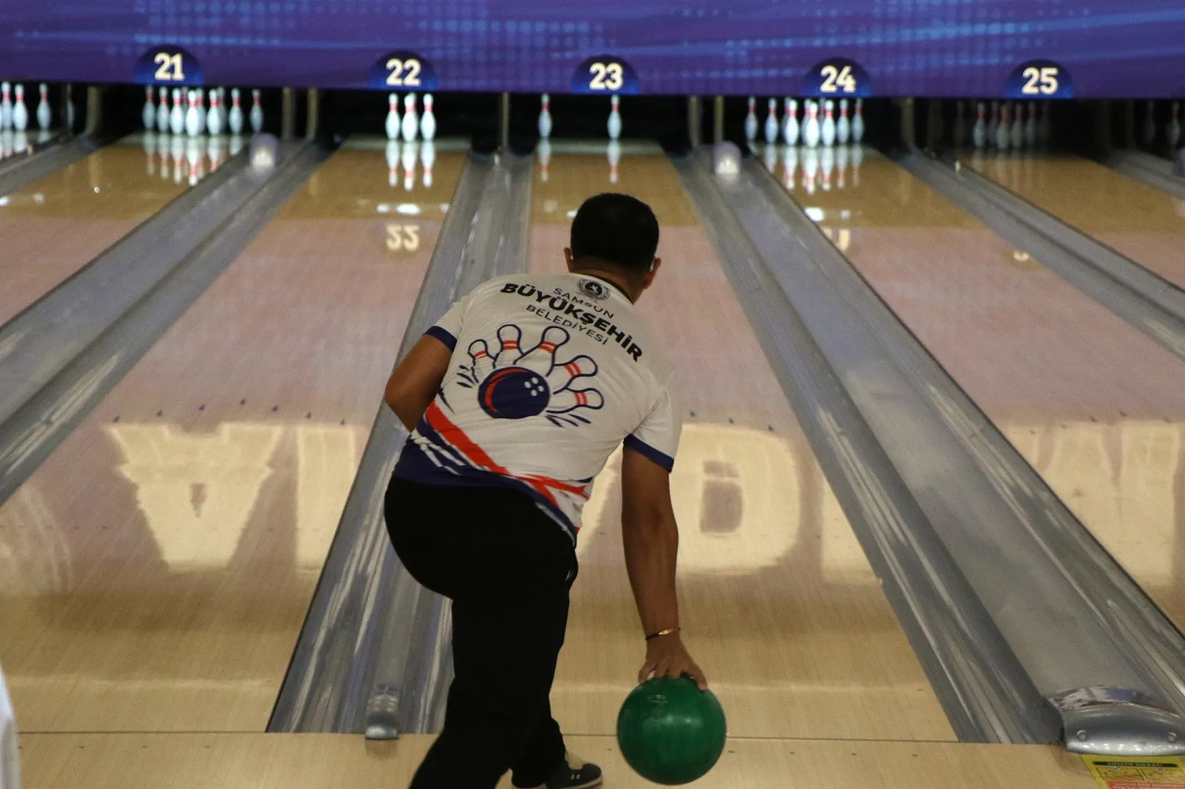 Samsun'da sessizliğin sesi bowling salonunda yankılandı