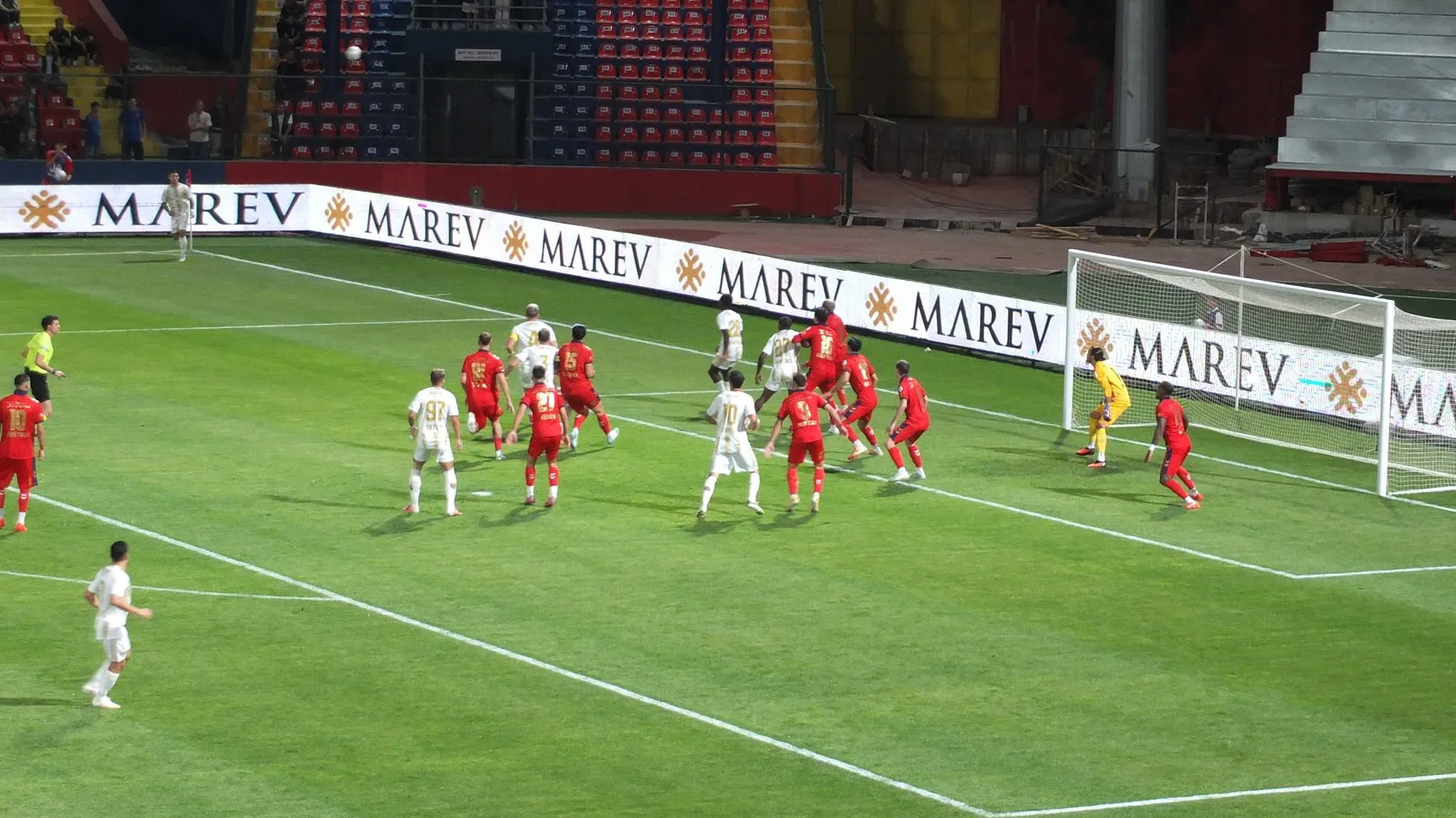 Mardin 21 Kasım Stadyumu'nda hüzünlü gece: Kayserispor tek golle güldü