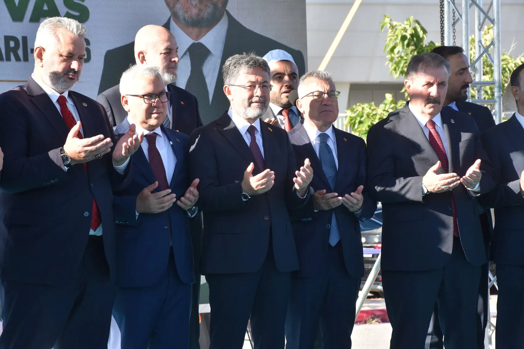 Sivas'ta Tarımın Geleceği Şekilleniyor: Bakan Yumaklı'dan Kritik Gıda Güvenliği Uyarısı