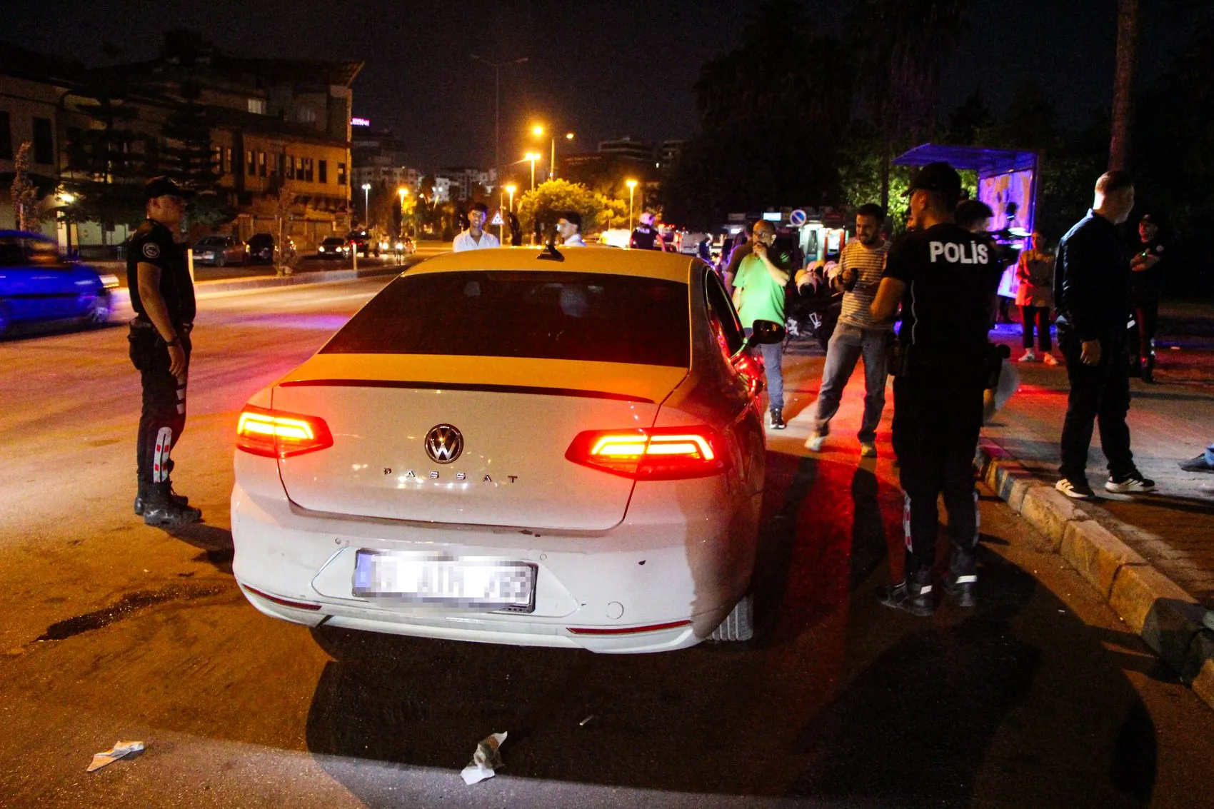 Adana sokaklarında geniş çaplı operasyon: 64 şüpheli kıskıvrak yakalandı