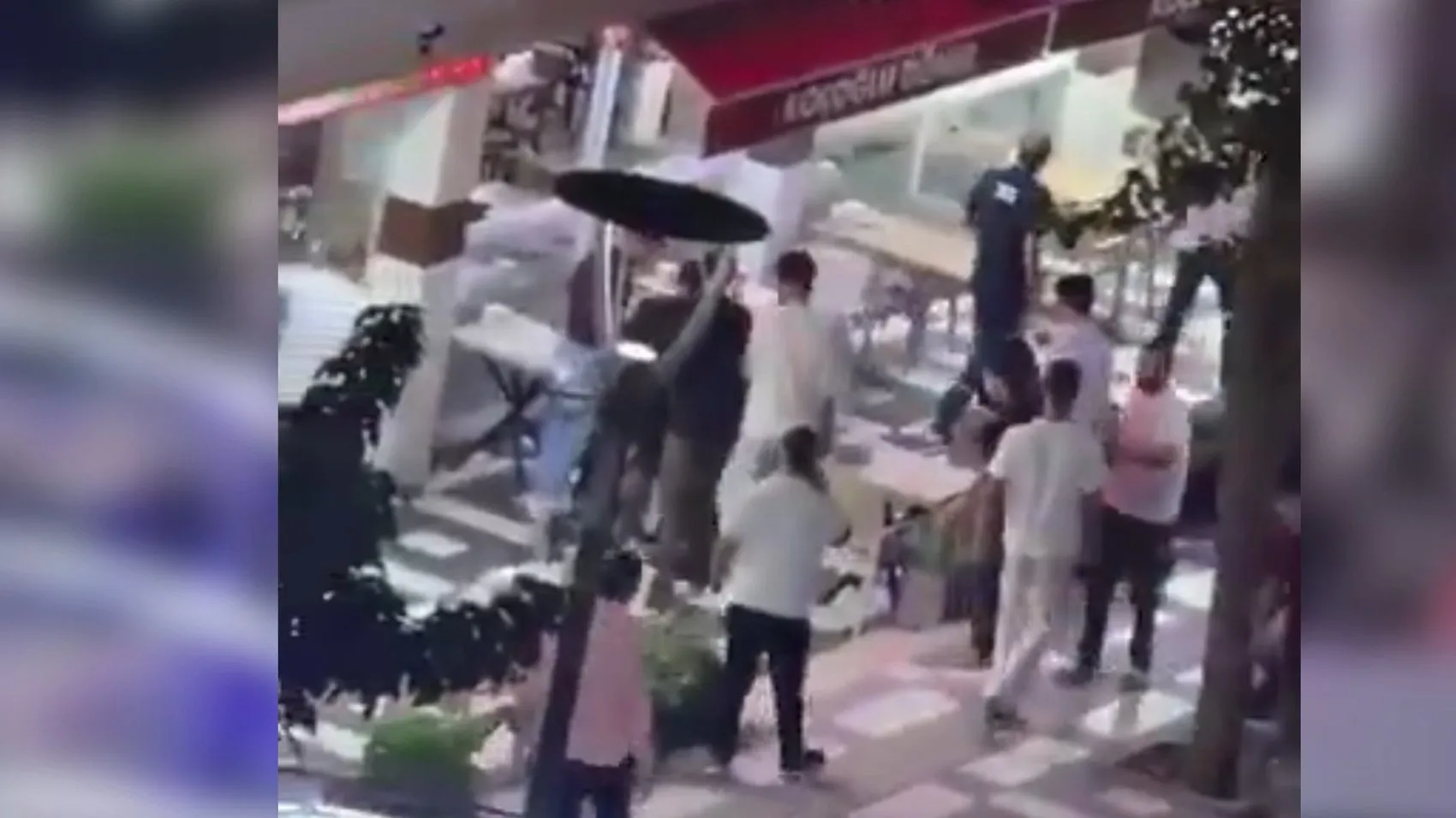 Şanlıurfa'da sokak ortasında dehşet anları: Döner bıçaklı kavgada kan aktı