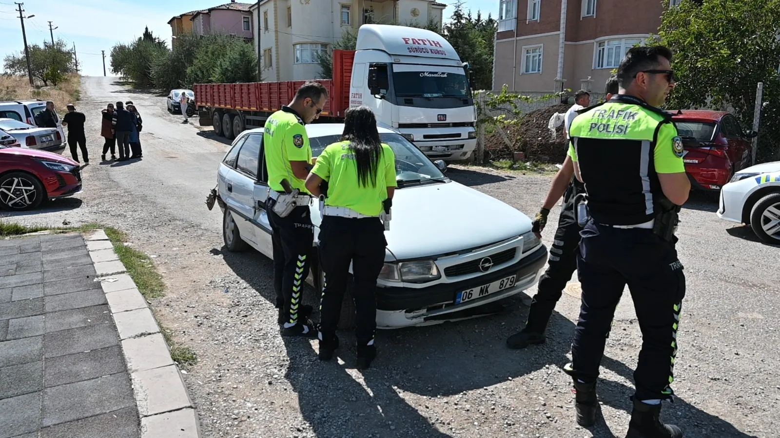 Direksiyon sınavında kabus dolu anlar: Ehliyetsiz sürücü dehşet saçtı