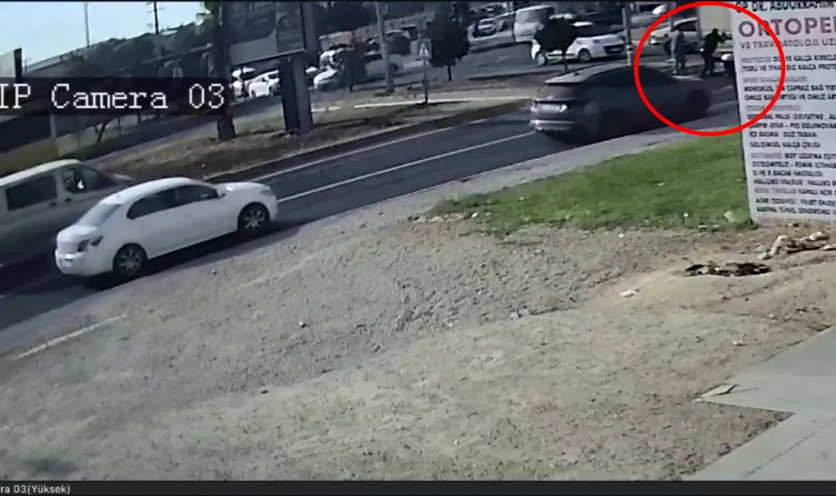 Kızıltepe'de Trafiği Durduran Dayanışma: Yola Saçılan Ürünleri Sürücüler Birlikte Topladı