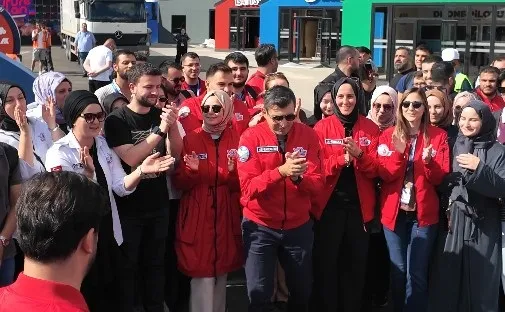 Şanlıurfa'da TEKNOFEST coşkusu: Selçuk Bayraktar halaylarla karşılandı