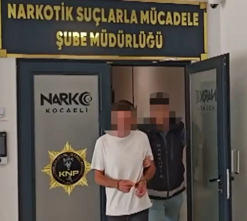 Kocaeli'de narkotik baskını: Mutfak tezgahı ve fırın dolabı suç delilleriyle doluydu