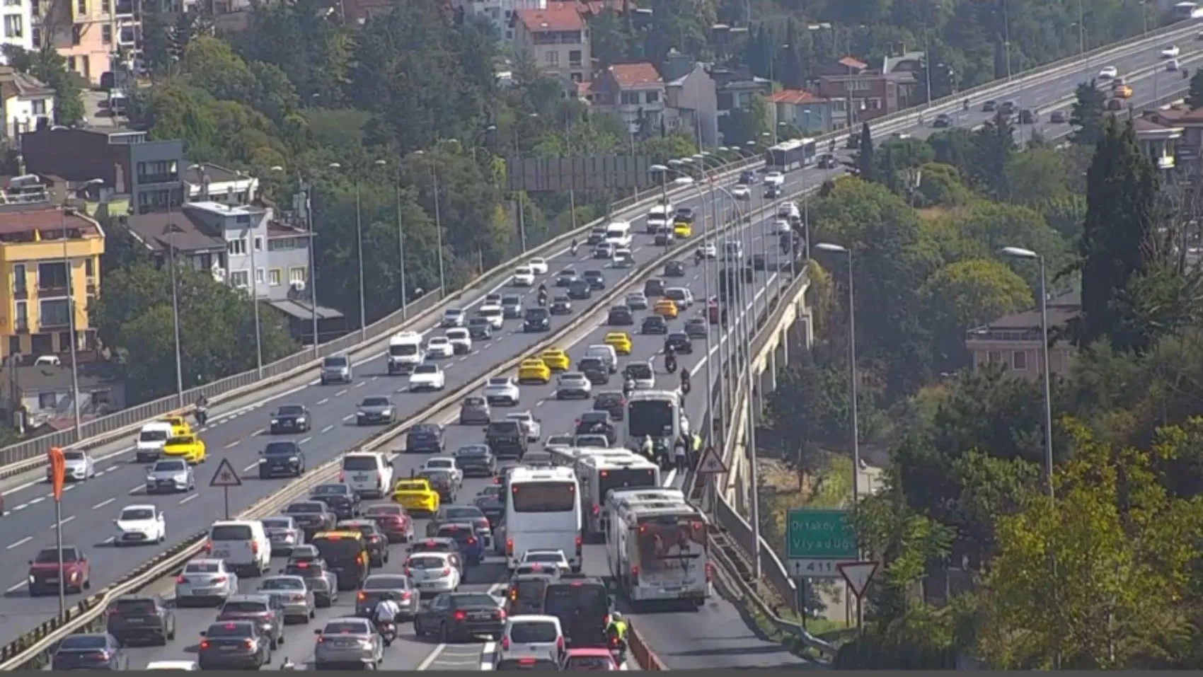 15 Temmuz Şehitler Köprüsü'nde korkutan kaza: Metrobüs ile motosiklet çarpıştı