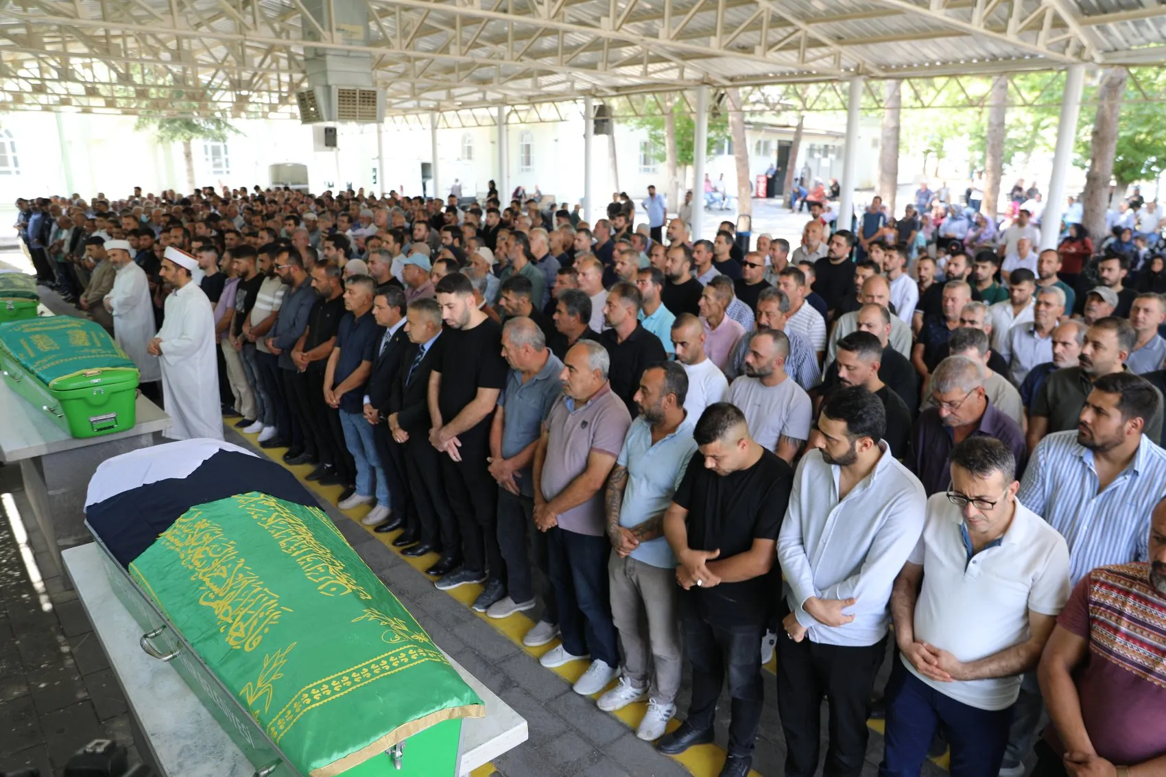 Gaziantep'te hüzünlü veda: Deniz faciasında hayatını kaybeden 14 yaşındaki Nisa son yolculuğuna uğurlandı