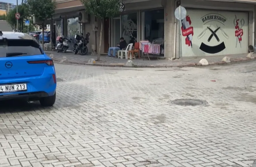 Zeytinburnu'nda korku dolu anlar: Kavşakta çarpışan araçlardan birinde çocuk yaralandı
