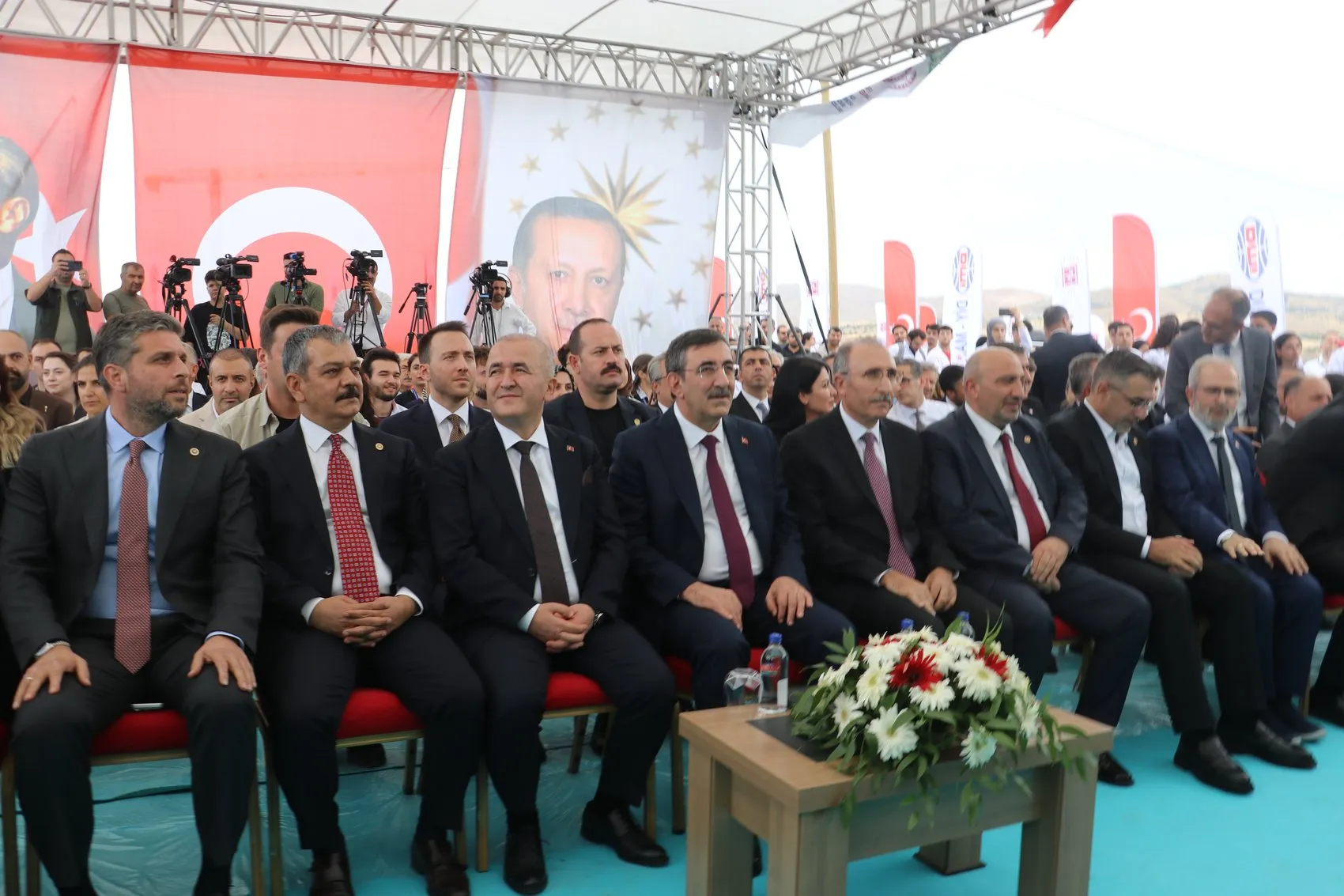 Sağlıkta memnuniyet oranları zirveye taşındı: Elazığ'da dev yatırımın temelleri atıldı