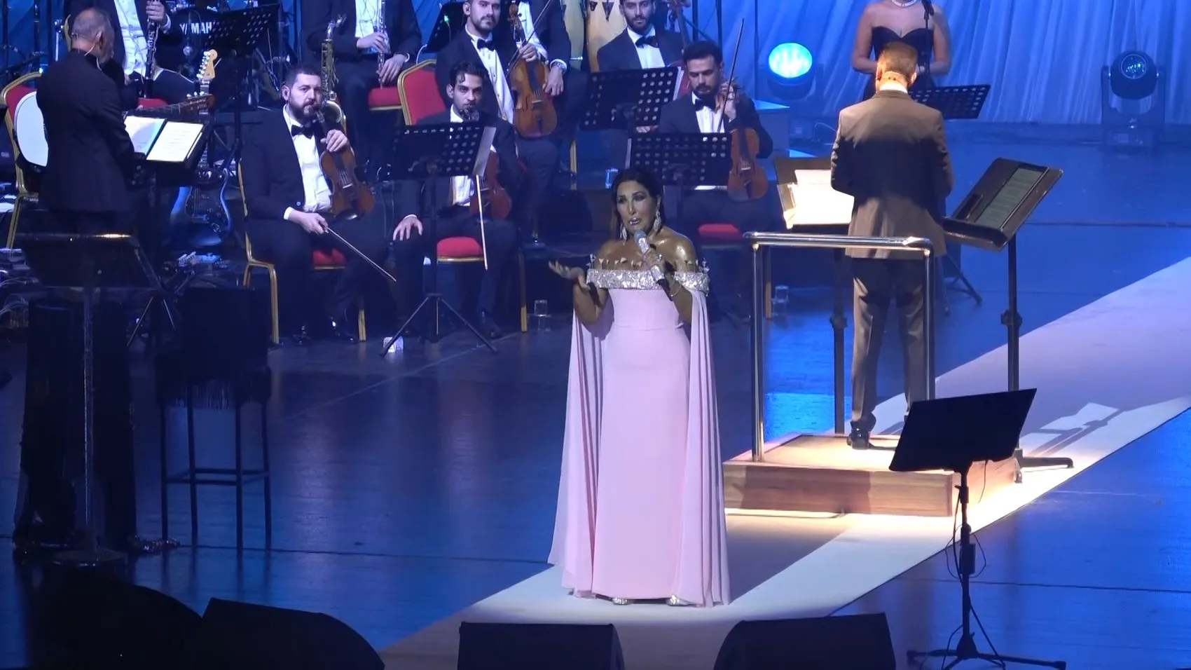 Sanat Güneşi Bursa'da yankılandı: Nükhet Duru'dan vefa dolu gece