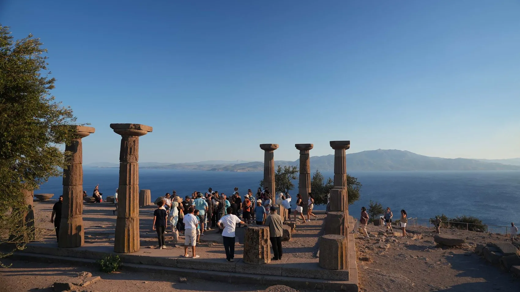 Çanakkale’de tarih ve sanat rüzgarı: Assos’un gizemli taşları uzman rehberliğinde gün yüzüne çıktı