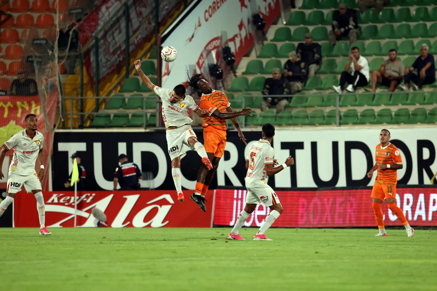 Alanyaspor'dan Hakem Yönetimine Sert Çıkış: İki Penaltımız Görmezden Gelindi