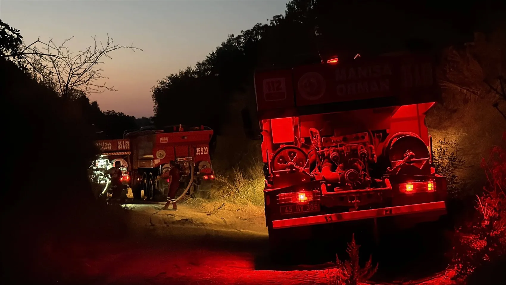 Turgutlu'da alevler ormanlık alana sıçradı: Ekiplerin zorlu mücadelesi sonuç verdi